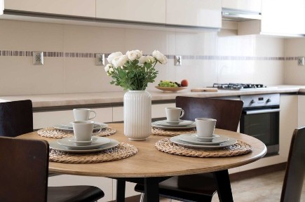 Wolnostojący w samym mieście | Nowa elewacja w cenie | Mały - ekonomiczny | Gotowy do zamieszkania | Parterowy z poddaszem użytkowym