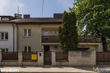 Wygodny dom z dwustanowiskowym garażem i piwnicą