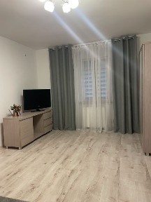 Do wynajęcia duża kawalerka w centrum Kłodzka, w cenie czynsz.