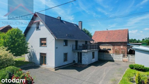 Atrakcyjny dom w otoczeniu zieleni