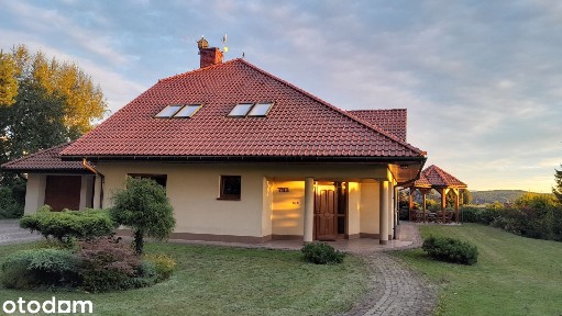 Komfortowy duży dom z pięknym ogrodem i widokiem na góry bezpośrednio