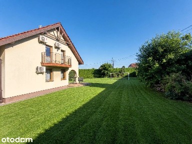 Dom z garażem 179m2, 1256m2 działka, Klimatyzowany. Fotowoltaika.