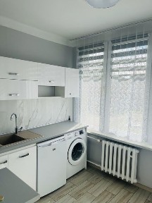 Kawalerka - balkon - 1 piętro - niski czynsz
