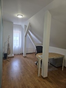 Umeblowane biuro 10 m2 w centrum miasta I pietro
