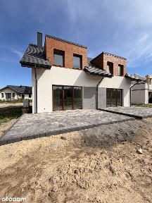 Bliźniak z pompą ciepła i dużym tarasem, 5 pokoi