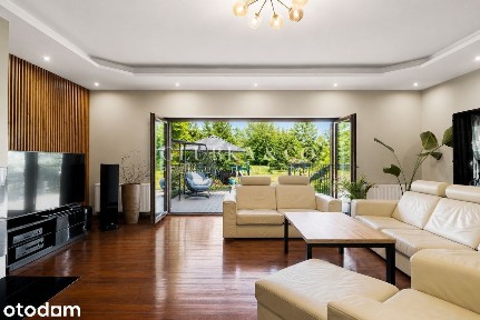 Rezydencja z prywatnym lasem, działką 5225 m²