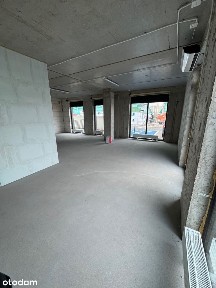 Narożny frontowy lokal usługowy 112,80 m2 z 2 miejscami garażowymi