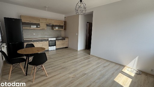 jasne mieszkanie 2 pokoje 43m, prywatny parking, blisko centrum