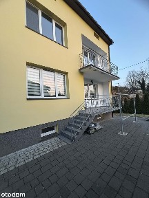 Dom piętrowy, wolnostojący o pow. 108,59m² na działce 464m2.