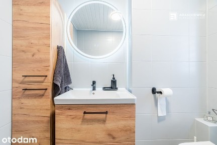 Dom 170 m² z garażami i budynkiem gospodarczym - Sady, działka 1001 m²