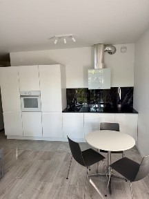 Apartament 2 pokoje Bulvar Czarny Dwor, prywatne patio, silownia