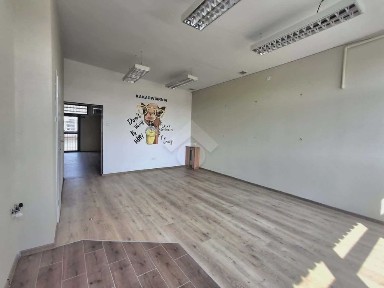 2 pomieszczenia, magazyn, łazienka