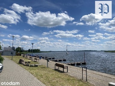 Dom nad morzem blisko przystani z Mariną