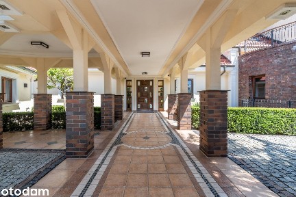 Wyjątkowa rezydencja z prywatnym jeziorem, spa i działką 3 ha