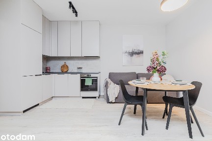 Ładne 2 pokoje wyposażone ! duży balkon ! Metro Kondratowicza ! SKM !
