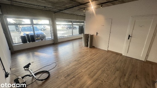Lokal w centrum osiedla. Czytelny adres. W pełni wykończony