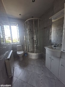Wolnostojący dom dwurodzinny z piwnicą i ogrodem