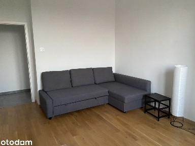 Urokliwa Kawalerka 250 m od Metra - Wysokie Sufity, Pełne Wyposażenie