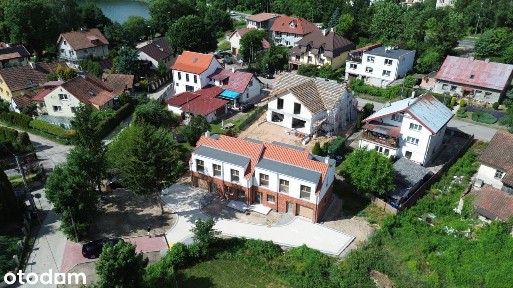 Dom jednorodzinny dwulokalowy z garażem w bryle bu