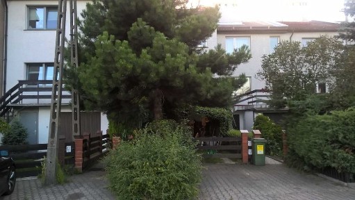 Niezależne 2 mieszkania dla 3 - 5 osób w domku szeregowym z balkonem.