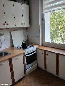 Do sprzedania 2 pokoje z kuchnią i łazienką (st metra Racławicka)
