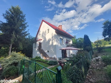 Wyjątkowy Dom Otulony Zielenią