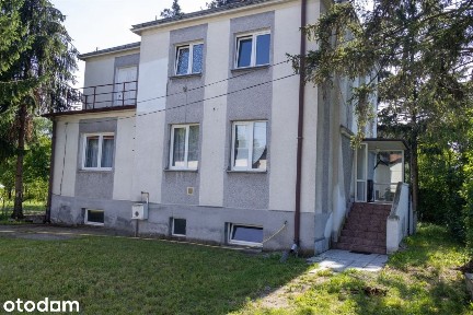 Dom nad rzeką z dużą działką w centrum miasta.