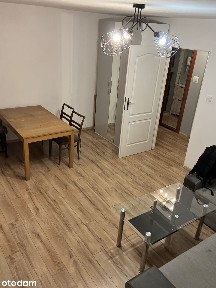Dwustronne mieszkanie na pierwszym piętrze z oddzielną kuchnią
