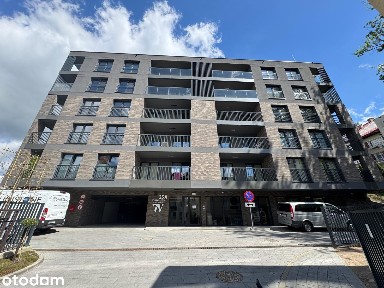 Lokal użytkowy z witrynami na parterze w apartamentowcu ul. Wyzwolenia