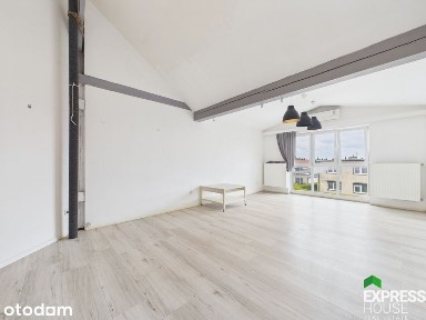 2 pokoje, 2 piętro, duży salon, centrum Plewisk