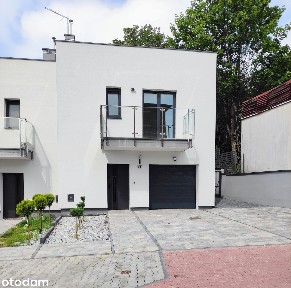 NIŻSZA CENA Skrajny dom szeregowy 128 m2 w centum miasta - pod klucz