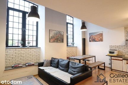 Piętrowy loft z dwoma łazienkami | 90 m2