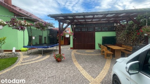 Dom z basenem, lokal handlowy, garaż