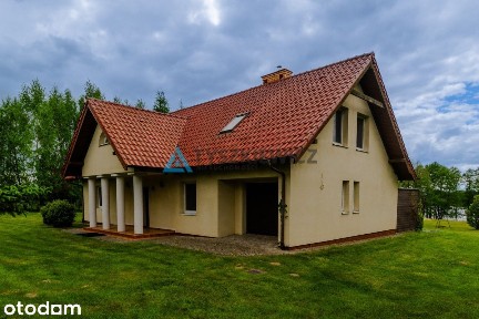 Posiadłość z dużą działką przy linii brzegowej