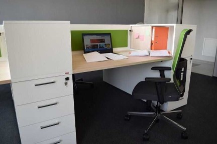 Wynajęcie biurka w coworkingu.