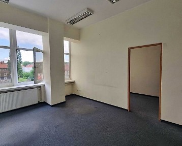 Trzypokojowe biuro do wynajęcia w idealnej lokalizacji