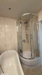 Przestronne mieszkanie z dużym balkonem i miejscem postojowym - Ochota