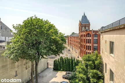 Przestronne mieszkanie w kamienicy w Centrum