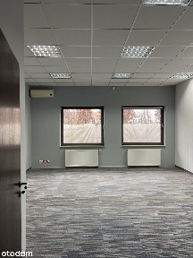 Lokal użytkowy w biurowcu z parkingiem i klimatyzacją