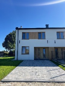 Czteropokojowy bliźniak 95m2 z duża działką 5ar i strychem 45m2