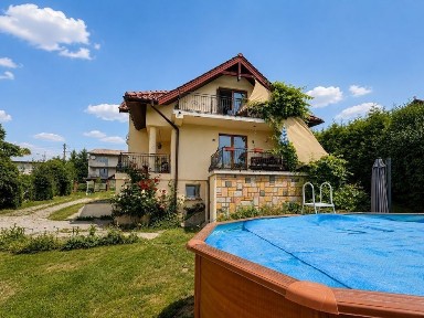 Dom wolnostojący z basenem i pięknym ogrodem | Grybów | 152,2 m² + piwnica 79 m² | Działka 2140 m²