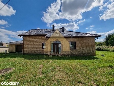 Przestronny dom + dwustanowiskowy garaż + ogród