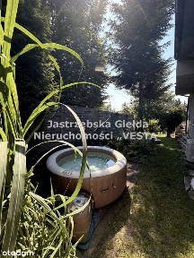 Nowoczesny dom z pięknym ogrodem