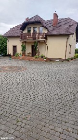 Dom wolnostojący z garażem i ogrodem