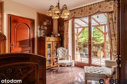 Ręczna sztukateria, marmur i 186,5 m² przestrzeni