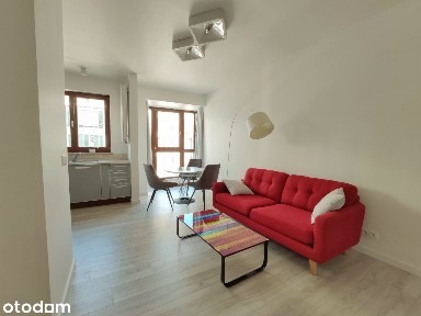 3-bedroom + living room Apt + parking spot Center