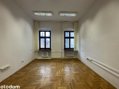 Plac Teatralny 3 - biuro 22,82 m² - dostępne od 1.08.2026