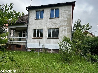 Dom z potencjałem na rodzinnym osiedlu