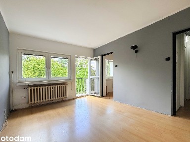 Kawalerka z potencjałem na 2 pokoje, balkon z widokiem na zieleń