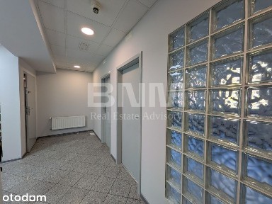 Przestronne biuro dwu gabinetowe z zapleczem